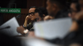 Mantan Wakil Menteri Ketenagakerjaan periode 2024&ndash;2025, Immanuel Ebenezer Gerungan, mengajukan permohonan kepada Komisi Pemberantasan Korupsi (Komisi Pemberantasan Korupsi) untuk dialihkan status penahanannya menjadi tahanan rumah. 