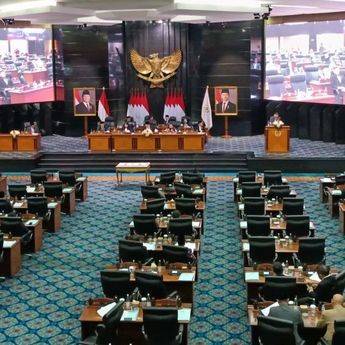 DPRD DKI Sahkan Raperda Perubahan APBD 2025 Menjadi Perda