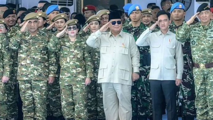 Ketua DPR RI Puan Maharani (kedua kiri) saat menghadiri Upacara Gelar Pasukan Operasional dan Kehormatan Militer tahun 2025 yang diselenggarakan di Pusdiklatpassus, Batujajar, Jawa Barat, Minggu 10 Agustus 2025. ANTARA/HO-DPR