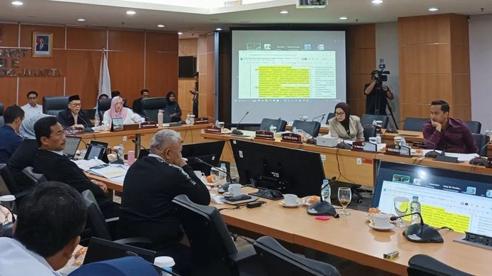 Anggota Pansus Penyelenggaraan Pendidikan DPRD DKI Jakarta Astrid Khairunisha atau Astrid Kuya (kedua kanan) saat menghadiri rapat di Jakarta, Rabu 3 September 2025. ANTARA/Khaerul Izan