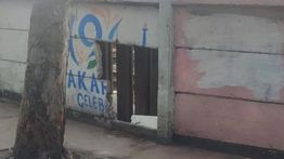 Lubang di Tembok Rel Jatinegara Masih Jadi Akses Prostitusi, Warga Minta Penutupan Total