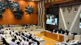 Komite Nasional Keselamatan Transportasi (KNKT) menduga insiden tenggelamnya kapal motor penumpang (KMP) Tunu Pratama Jaya di Selat Bali pada Rabu malam, 2 Juli 2025, disebabkan oleh masuknya air laut ke dalam kapal melalui pintu menuju kamar mesin.