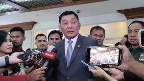 Menteri Pertahanan Sjafrie Sjamsoeddin menegaskan bahwa Mayor Jenderal TNI Ahmad Rizal Ramdhani harus terlebih dahulu mengakhiri masa dinas militernya sebelum resmi dilantik sebagai Direktur Utama Perum Bulog.
