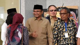Di Depok, Jawa Barat, Komisi Pemberantasan Korupsi (KPK) menggeledah rumah milik pihak yang diduga terlibat kasus korupsi penentuan kuota dan penyelenggaraan ibadah haji Kementerian Agama tahun 2023–2024. Dari lokasi, penyidik menyita sebuah mobil da