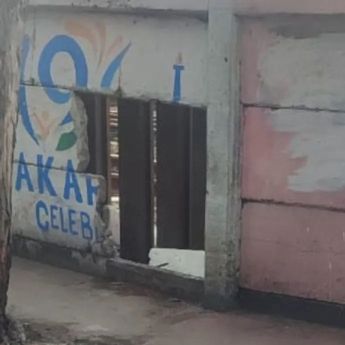 Lubang di Tembok Rel Jatinegara Masih Jadi Akses Prostitusi, Warga Minta Penutupan Total