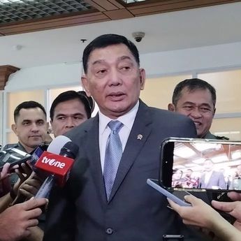Menhan Sjafrie: Ahmad Rizal Harus Pensiun dari TNI Sebelum Jabat Dirut Bulog