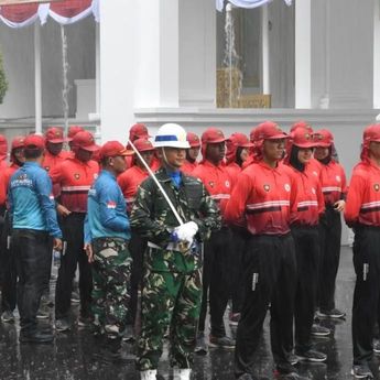Hujan Deras Tak Surutkan Semangat Paskibraka Geladi Kotor di Istana