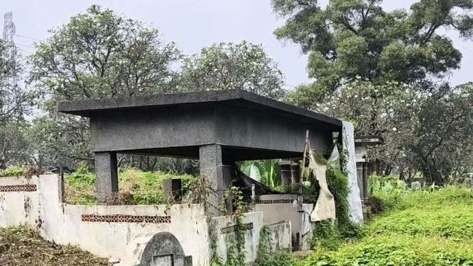 Kondisi Tempat Pemakaman Umum (TPU) Kebon Nanas, Cipinang Besar Selatan, Jatinegara, Jakarta Timur, Selasa, 29 Juli 2025.