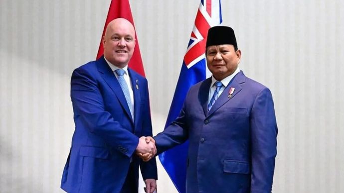 Presiden Prabowo Subianto (kanan) bertemu dengan Perdana Menteri Selandia Baru Christopher Luxon di sela agenda Konferensi Tingkat Tinggi (KTT) Asian Pacific Economy Cooperation (APEC) 2024, di Lima, Peru, Jumat 15 November 2024. ANTARA/HO-Biro Pers 