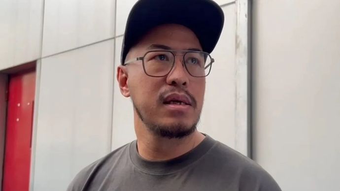 Komika Pandji Pragiwaksono.