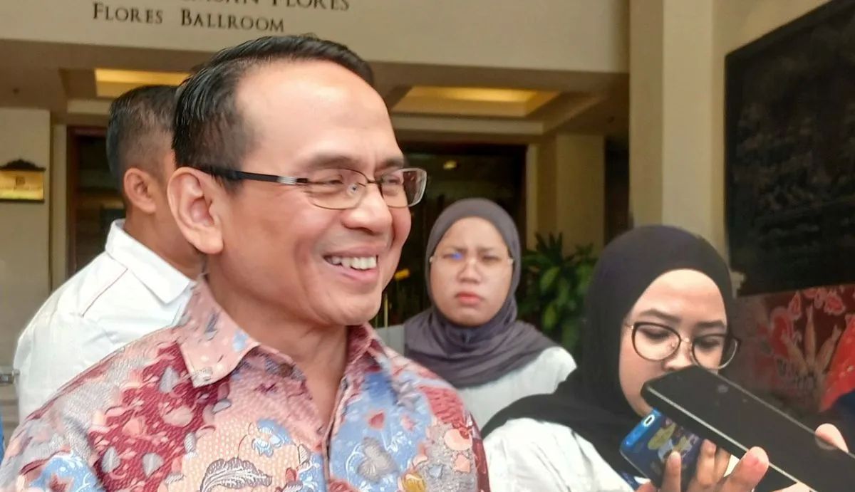 Kepala Eksekutif Pengawas Lembaga Pembiayaan, Perusahaan Modal Ventura, Lembaga Keuangan Mikro, dan Lembaga Jasa Keuangan Lainnya (PVML) Agusman menjawab pertanyaan awak media saat ditemui di Jakarta, Senin (13/10/2025). Agusman mengatakan pihaknya t <b>(ANTARA)</b>