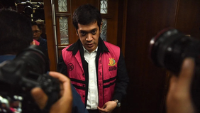 Majelis Hakim Pengadilan Tipikor pada PN Jakpus menilai perhitungan kerugian perekonomian negara sebesar Rp171,99 triliun dalam perkara dugaan korupsi tata kelola minyak mentah dan produk kilang periode 2018&ndash;2023 masih bersifat asumtif.