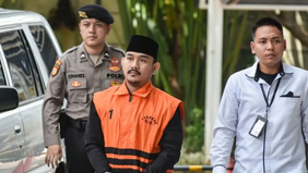 Penyidik Komisi Pemberantasan Korupsi (KPK) memeriksa seorang wiraswasta yang juga menjabat sebagai Komisaris PT Taracon Pratama Indonesia, M Reza Reynaldi, terkait dugaan pemberian uang kepada Bupati Bekasi nonaktif Ade Kuswara Kunang.