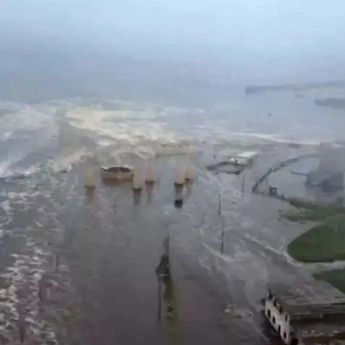 Gelombang Tsunami Akibat Gempa Rusia Terjang Pantai Hawaii