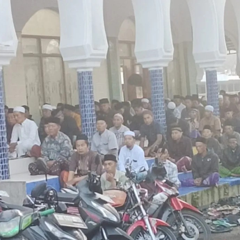Warga Jember-Bondowoso Rayakan Lebaran Lebih Awal di Ponpes Mahfilud Dluror