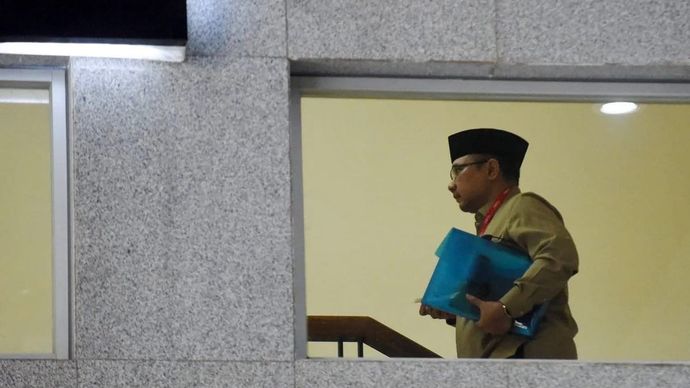 Mantan Menteri Agama Yaqut Cholil Qoumas berjalan ke ruang pemeriksaan di Gedung Merah Putih KPK, Jakarta, Kamis 7 Agustus 2025. ANTARA FOTO/Indrianto Eko Suwarso/tom/am.