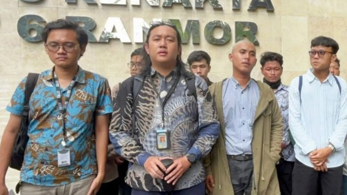 Arsip foto - Perwakilan Tim Advokasi untuk Demokrasi (TAUD) Andrie Yunus (kedua kiri) saat ditemui di Polda Metro Jaya, Jakarta, Rabu 4 Maret 2025. ANTARA/Ilham Kausar/aa.