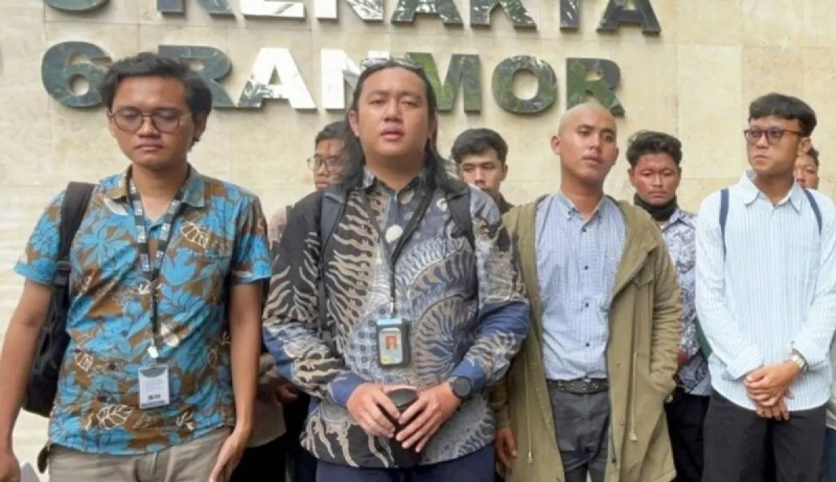Arsip foto - Perwakilan Tim Advokasi untuk Demokrasi (TAUD) Andrie Yunus (kedua kiri) saat ditemui di Polda Metro Jaya, Jakarta, Rabu 4 Maret 2025. ANTARA/Ilham Kausar/aa. <b>(Antara)</b>
