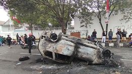 Penampakan Mobil Provost Polisi Dikabar Massa yang Demo di Kantor Bupati Pati