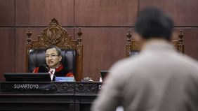 Mahkamah Konstitusi (MK) memerintahkan pemerintah dan DPR membentuk lembaga independen yang bertugas mengawasi penerapan sistem merit serta perilaku aparatur sipil negara (ASN) dalam waktu dua tahun, sebagaimana tercantum dalam Putusan MK Nomor 121/P