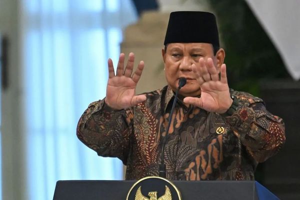 Presiden Prabowo Subianto memimpin Sidang Kabinet Paripurna di Istana Negara, Jakarta, Senin (20/10/2025). Sidang kabinet paripurna yang bertepatan dengan setahun masa pemerintahan Presiden Prabowo dan Wapres Gibran tersebut membahas realisasi pada 2