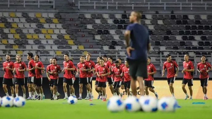 Pesepak bola Timnas Indonesia mengikuti latihan resmi jelang pertandingan Fifa Matchday di Stadion Gelora Bung Tomo, Surabaya, Jawa Timur, Kamis, 4 September 20225