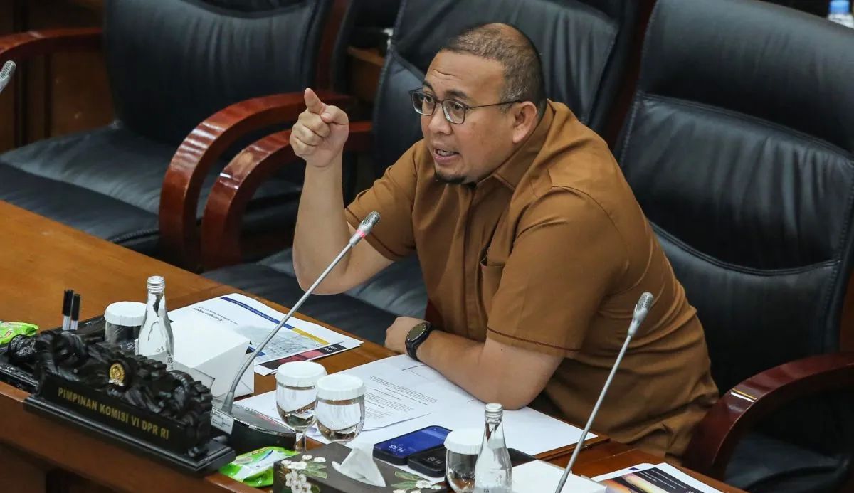 Wakil Ketua Komisi VI DPR Andre Rosiade memimpin Rapat Dengar Pendapat Umum (RDPU) dengan akademisi hukum dari Universitas Gadjah Mada, Universitas Lampung, dan Universitas Jember di Kompleks Parlemen, Senayan, Jakarta, Kamis, 25 September 2025. RDPU <b>(ANTARA)</b>