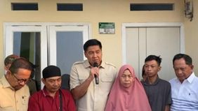 Menteri Perumahan dan Permukiman, Maruarar Sirait, secara resmi menyerahkan rumah subsidi kepada keluarga almarhum Affan Kurniawan di kawasan Pesona Kahuripan 11, Cileungsi, Kabupaten Bogor, Jawa Barat, Senin, 1 September 2025.