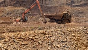 Harga nikel global mengalami tekanan sepanjang 2025 akibat perlambatan ekonomi Tiongkok dan meningkatnya pasokan dari negara produsen baru seperti Indonesia dan Filipina. 