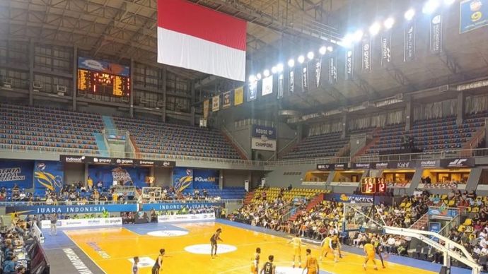 Pertandingan Bali United Basketball melawan Satria Muda Pertamina dalam IBL 2025.