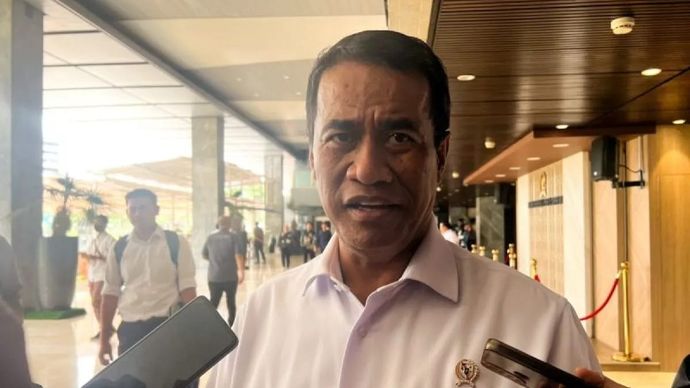 Menteri Pertanian Andi Amran Sulaiman menjawab pertanyaan awak media saat ditemui di kawasan DPR RI Senayan, Jakarta, Rabu 3 September 2025. ANTARA/Harianto
