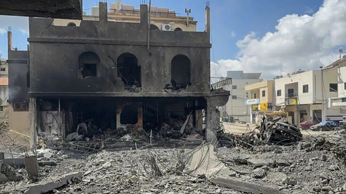 Kerusakan akibat serangan tentara Israel terhadap kota Arab Salim di Kegubernuran Nabatieh, Lebanon selatan pada 9 April 2026. Serangan tersebut menyebabkan kerusakan luas pada bangunan dan kendaraan di lokasi sasaran. ANTARA/Ahmad Kaddoura/Anadolu/pri.