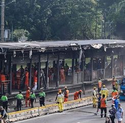 Ratusan Petugas Gabungan Lakukan Aksi Bersih-bersih Fasilitas Umum di Jakarta Selatan