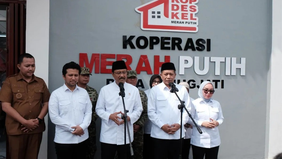 Menteri Sosial Saifullah Yusuf mengajak para penerima manfaat bantuan sosial (bansos) untuk bergabung menjadi anggota Koperasi Desa/Kelurahan Merah Putih (KDKMP) di wilayah masing-masing.