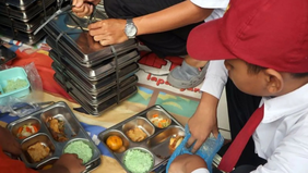 Badan Gizi Nasional (BGN) menegaskan bahwa program Makan Bergizi Gratis (MBG) tidak hanya berfokus pada pembagian makanan, tetapi juga bertujuan mengubah pola pikir masyarakat terkait pentingnya gizi seimbang.