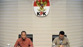 Komisi Pemberantasan Korupsi (KPK) resmi menahan tiga tersangka dalam kasus dugaan korupsi proyek pengadaan digitalisasi stasiun pengisian bahan bakar umum (SPBU) PT Pertamina (Persero) untuk periode 2018-2023.