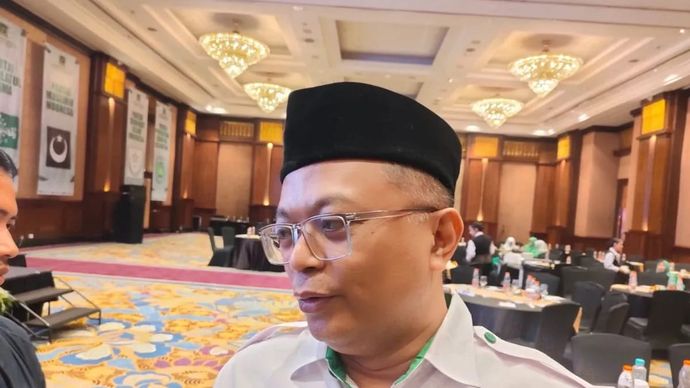 Anggota DPRD Jawa Barat Zaini Shofari memberikan keterangan di Bandung. ANTARA/Ricky Prayoga