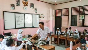 Badan Gizi Nasional (BGN) mengajak guru dan siswa membangun kebiasaan positif selama pelaksanaan program Makan Bergizi Gratis (MBG) di sekolah. Kebiasaan tersebut dinilai penting agar kegiatan makan bersama tidak sekadar menjadi rutinitas, tetapi jug