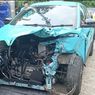 Mobil Taksi Green SM Tersambar Kereta di Cengkareng, Penumpang Marah ke Sopir