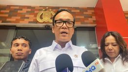 Wamenaker Dampingi Korban Ijazah Tertahan Hadiri Pemanggilan Polisi