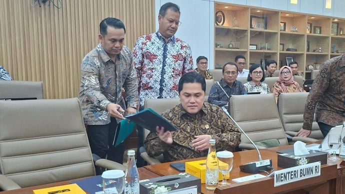 Menteri BUMN Erick Thohir menghadiri rapat kerja dengan Komisi V DPR RI di Jakarta, Senin (15/9/2025). ANTARA/Aji Cakti