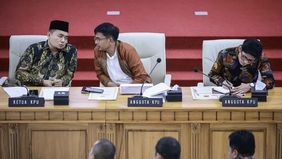 Ketua Komisi Pemilihan Umum (KPU) RI, Mochammad Afifuddin, menyatakan bahwa pemungutan suara ulang (PSU) Pilkada 2024 di 24 daerah akan dilaksanakan pada hari Sabtu.