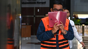 Komisi Pemberantasan Korupsi (KPK) mengungkap adanya pihak-pihak yang mengaku mampu mengatur proses penanganan kasus dugaan korupsi di lingkungan Direktorat Jenderal Bea dan Cukai, Kementerian Keuangan.