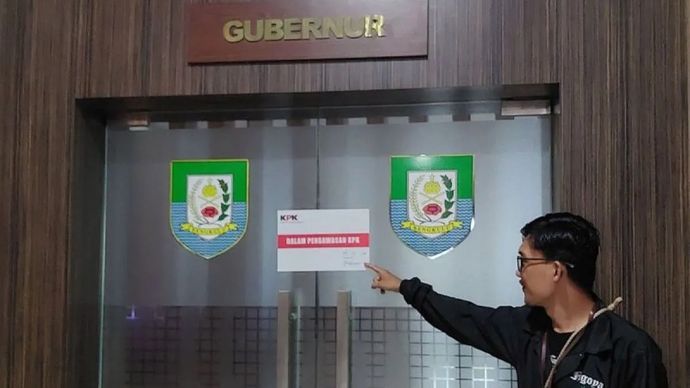 Ruang kerja Gubernur Bengkulu disegel KPK, di Bengkulu, Senin. (25/11/2024). 