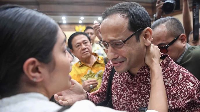 Nadiem Makarim dan istrinya, Franka Franklin Makarim usai sidang tuntutan di Pengadilan Tipikor, Jakarta, Rabu, 13 Mei 2026.