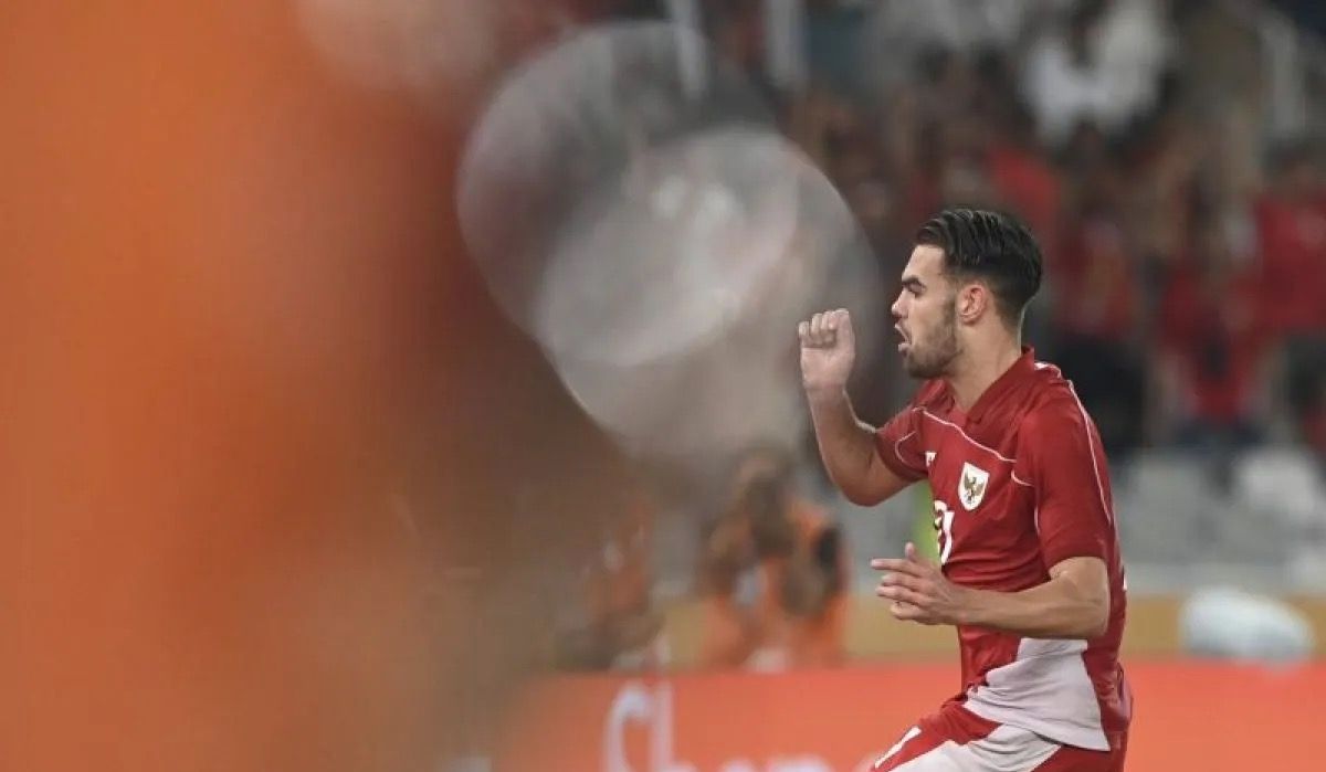 Pesepak bola Timnas U-23 Indonesia Jens Raven berselebrasi usai mencetak gol ke gawang Timnas U-23 Thailand dalam pertandingan semifinal Piala AFF U-23 2025 di Stadion Utama Gelora Bung Karno (SUGBK), Senayan, Jakarta, Jumat, 25 Juli 2025. <b>(Antara)</b>