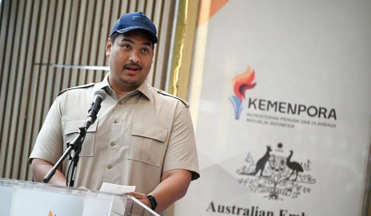 Menteri Pemuda dan Olahraga Dito Ariotedjo menyampaikan sambutan saat acara peluncuran program beasiswa studi singkat Australia Awards di Kantor Kemenpora, Jakarta, Selasa (29/7/2025). Kementerian Pemuda dan Olahraga mengirimkan 32 orang terseleksi y <b>(Antara)</b>
