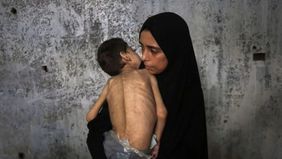  Krisis pasokan pangan yang terus berlangsung di Jalur Gaza telah menyebabkan jumlah korban meninggal akibat kelaparan dan malnutrisi meningkat menjadi 212 orang, di antaranya 98 adalah anak-anak, menurut laporan Kementerian Kesehatan Gaza.