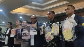 Polda Metro Jaya tengah memburu keberadaan S, informan dari tersangka C alias Ken, yang memberikan informasi soal rekening dormant di sebuah bank di Jakarta Pusat.