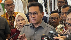 Menteri Perdagangan Budi Santoso memastikan ketersediaan Minyakita di pasar tetap aman meskipun terjadi kenaikan harga akibat meningkatnya biaya kemasan plastik.